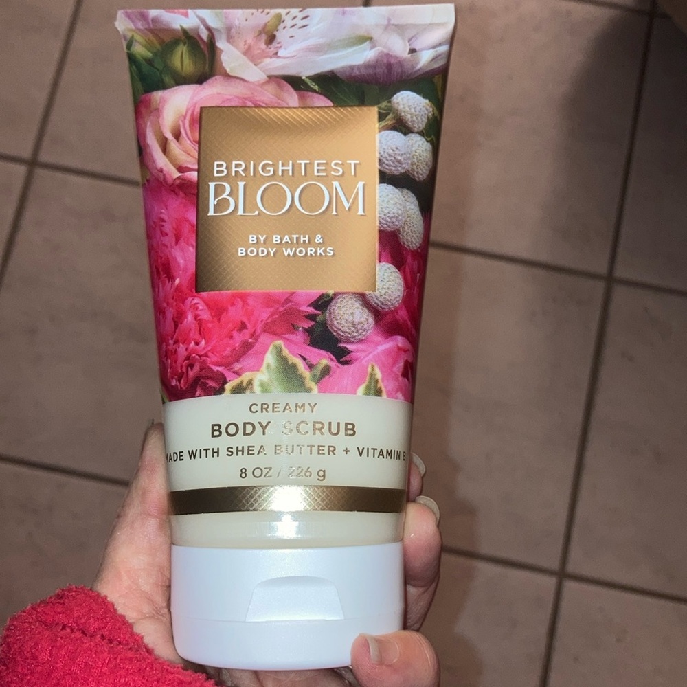 Bath and body Works creamy body scrub